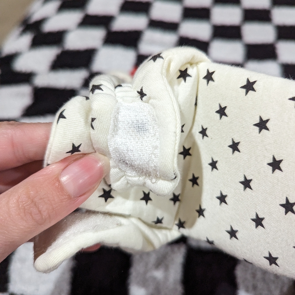 3-6M Infant Booties - Picture 4 of 5